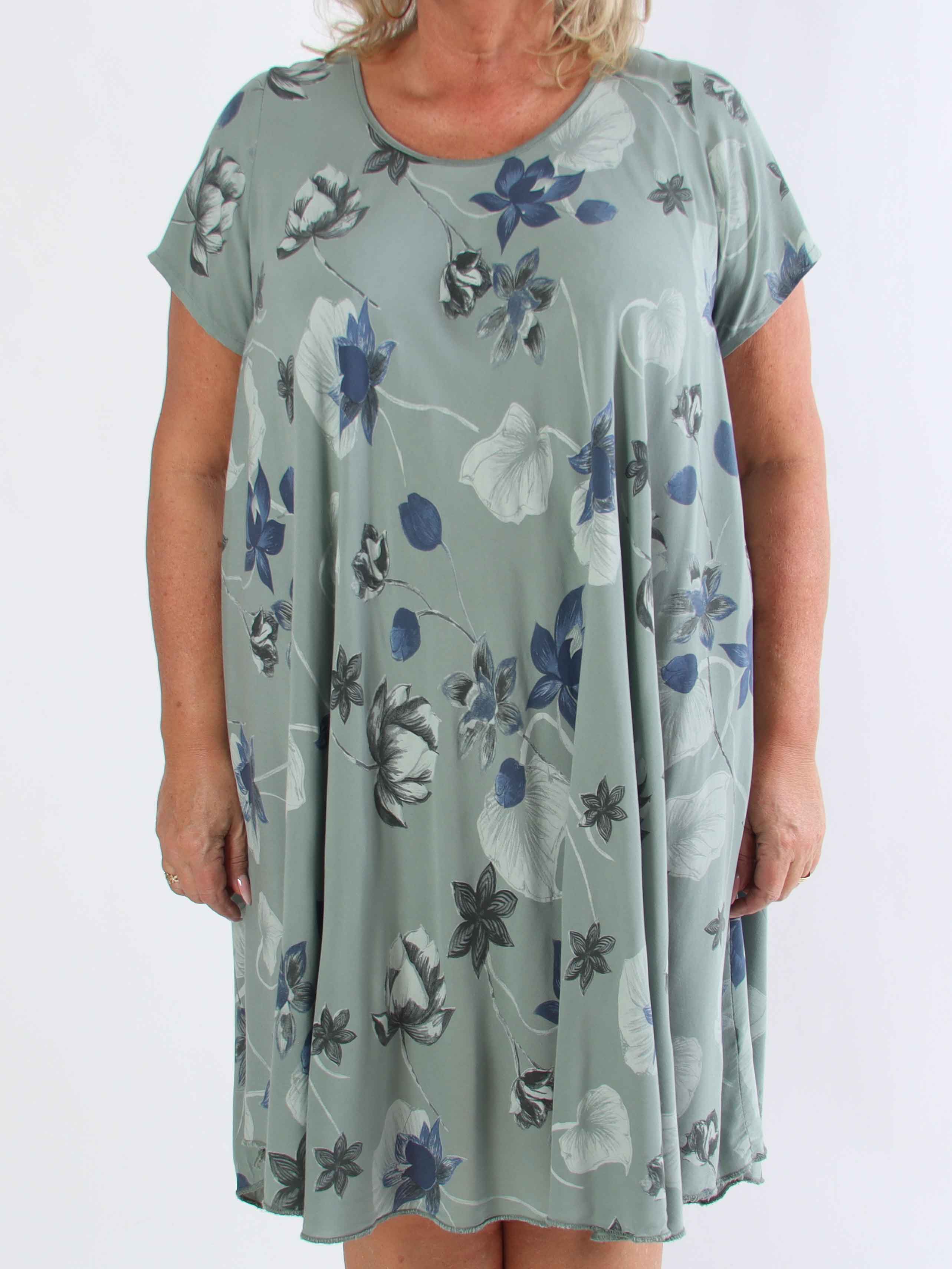 Bora - Sød plus size tunikakjole i bomuld med blomsterprint